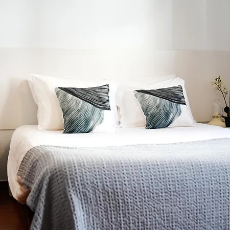 Casinhas Da Liberdade I - 1 Min To The *